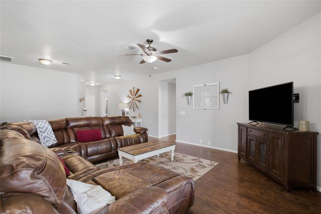 664 Hometown PKWY, Kyle, TX 78640