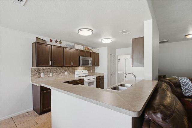 664 Hometown PKWY, Kyle, TX 78640