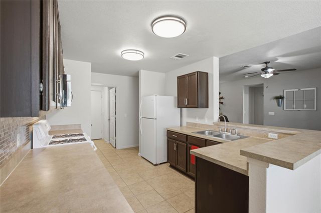 664 Hometown PKWY, Kyle, TX 78640