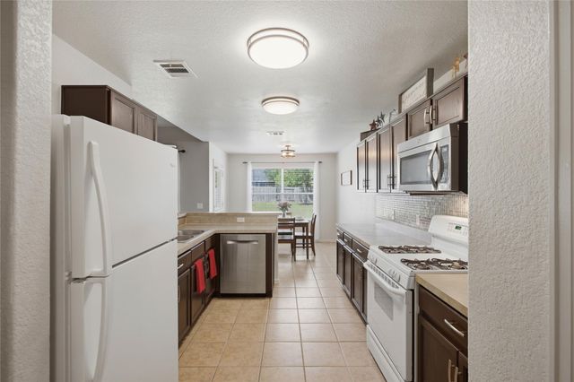 664 Hometown PKWY, Kyle, TX 78640