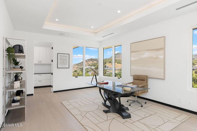 118 Giles Road, Lake Sherwood, CA 91361