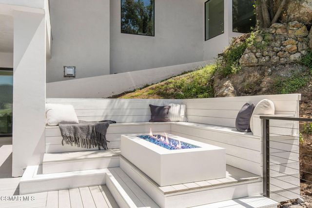 118 Giles Road, Lake Sherwood, CA 91361