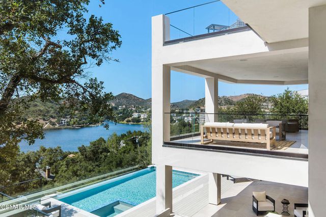 118 Giles Road, Lake Sherwood, CA 91361