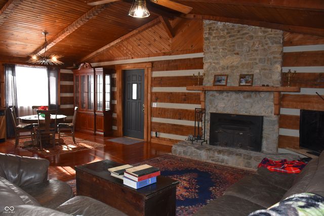 6271 E Spring Lake Road, Mooresville, IN 46158