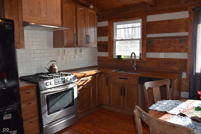 6271 E Spring Lake Road, Mooresville, IN 46158