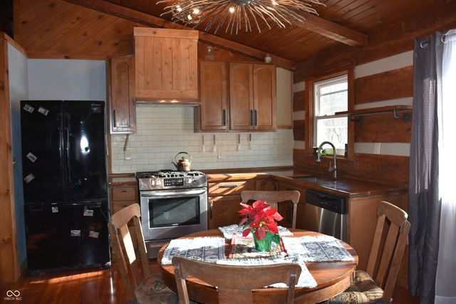 6271 E Spring Lake Road, Mooresville, IN 46158