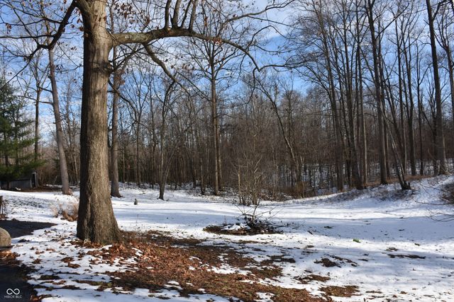 6271 E Spring Lake Road, Mooresville, IN 46158