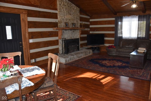 6271 E Spring Lake Road, Mooresville, IN 46158