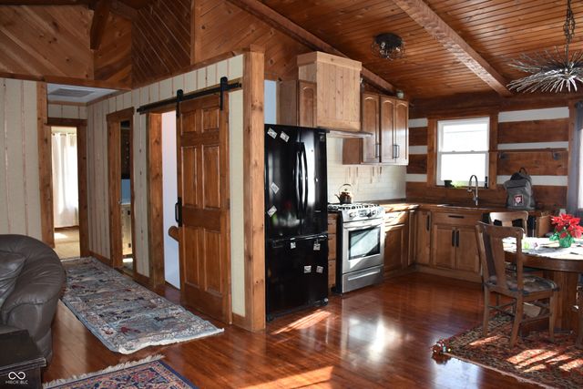 6271 E Spring Lake Road, Mooresville, IN 46158