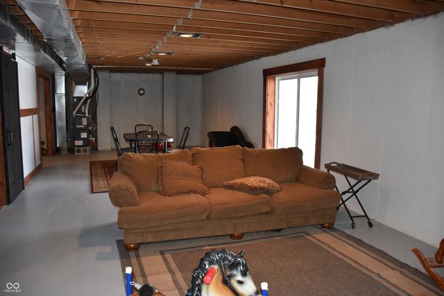 6271 E Spring Lake Road, Mooresville, IN 46158