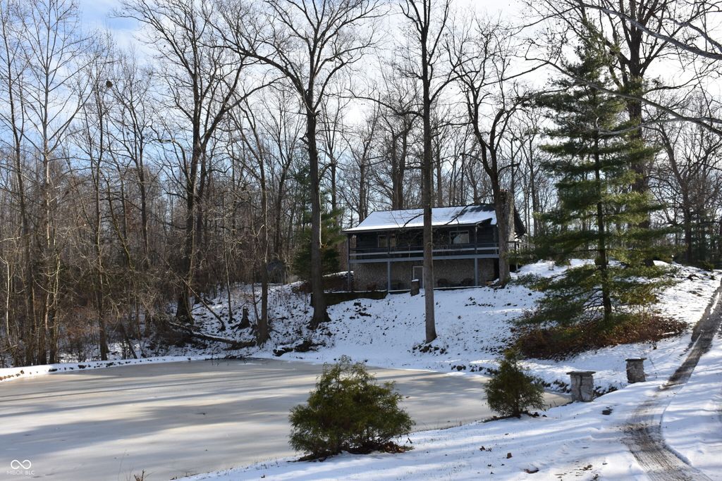 6271 E Spring Lake Road, Mooresville, IN 46158