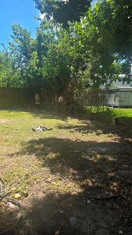 3810 Chanterway Street, Bacliff, TX 77518