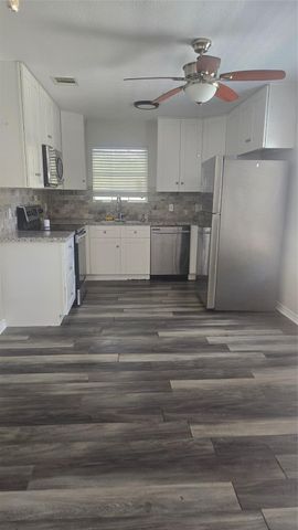3810 Chanterway Street, Bacliff, TX 77518