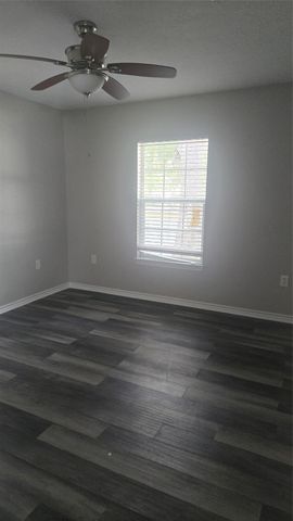 3810 Chanterway Street, Bacliff, TX 77518