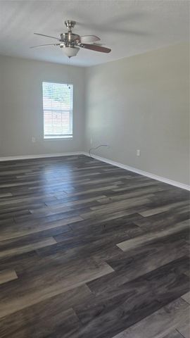 3810 Chanterway Street, Bacliff, TX 77518