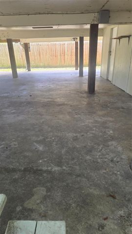 3810 Chanterway Street, Bacliff, TX 77518