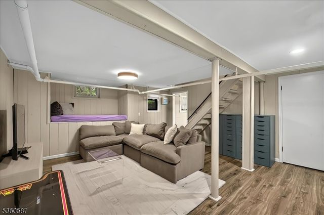 246 Park Ave, Allendale Boro, NJ 07401