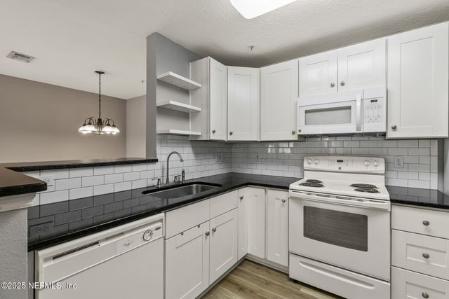 7701 TIMBERLIN PARK Boulevard, 331, Jacksonville, FL 32256