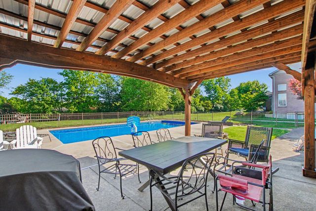 1612 Creekview Drive, Florence, KY 41042