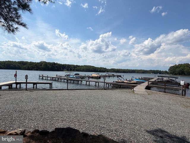 38 JERDONE ISLAND, Bumpass, VA 23024