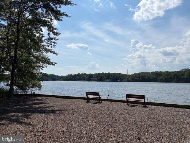 38 JERDONE ISLAND, Bumpass, VA 23024