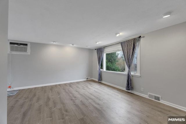 95 Grove Street, Waldwick, NJ 07463