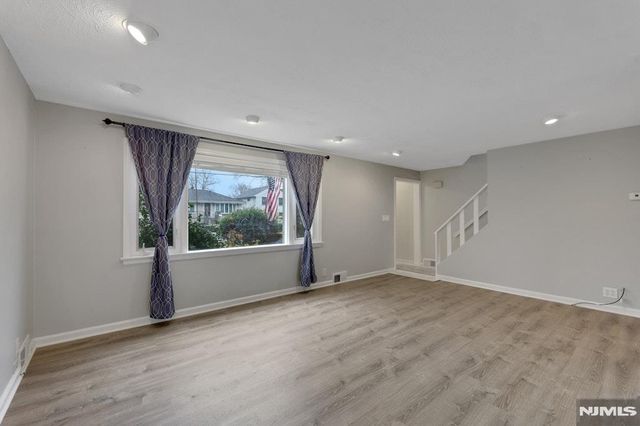 95 Grove Street, Waldwick, NJ 07463