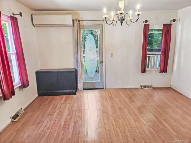 15 Grove Street, Highland, NY 12528