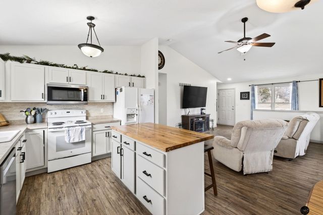 1155 Cottonwood Street, Bennet, NE 68317