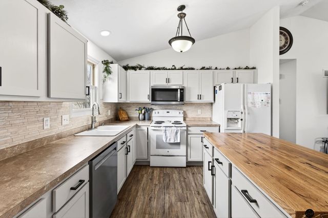 1155 Cottonwood Street, Bennet, NE 68317