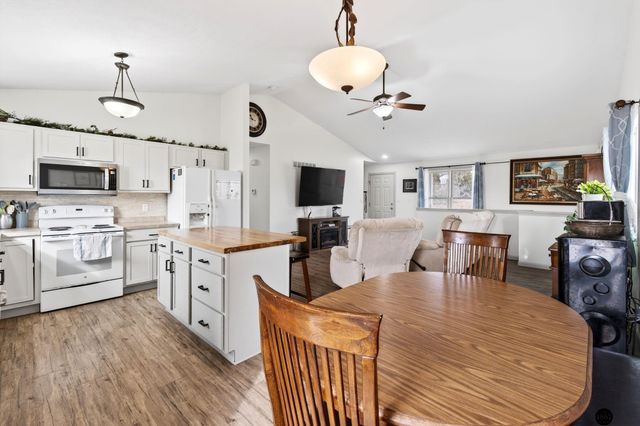 1155 Cottonwood Street, Bennet, NE 68317