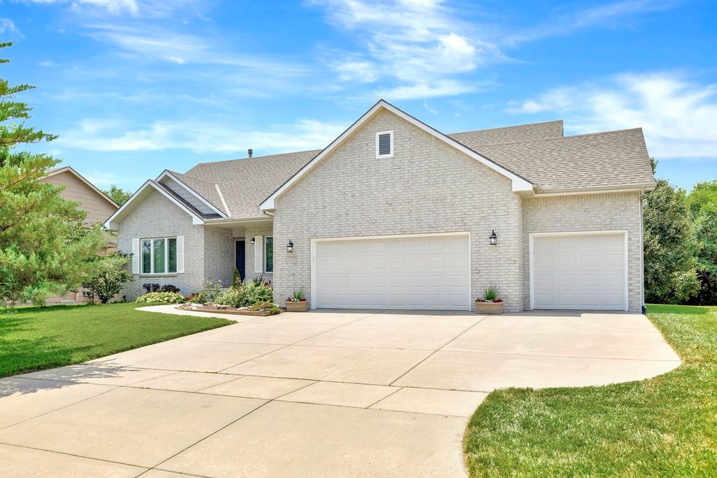 4551 N Fritillary, Bel Aire, KS 67226