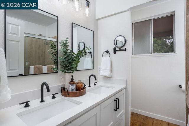 5509 Roundtree Dr E, Concord, CA 94521