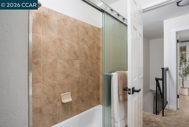 5509 Roundtree Dr E, Concord, CA 94521