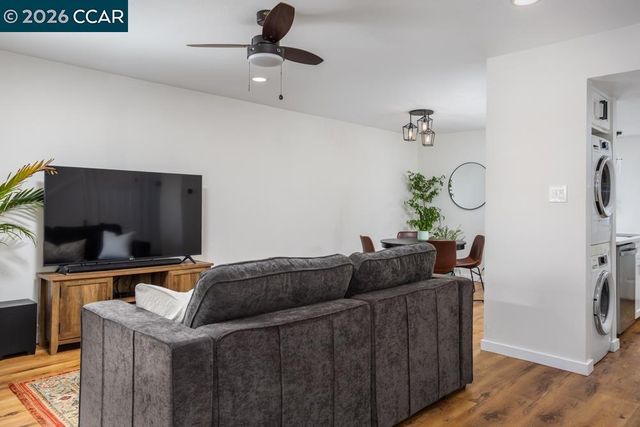 5509 Roundtree Dr E, Concord, CA 94521