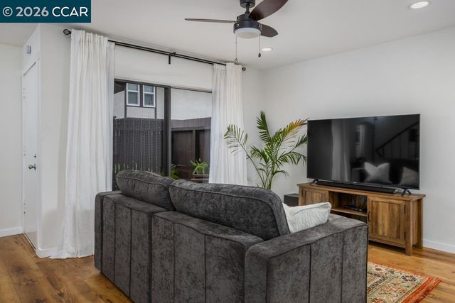 5509 Roundtree Dr E, Concord, CA 94521