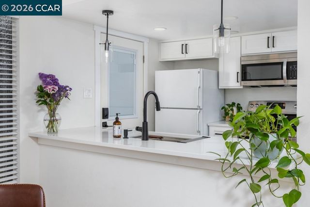 5509 Roundtree Dr E, Concord, CA 94521