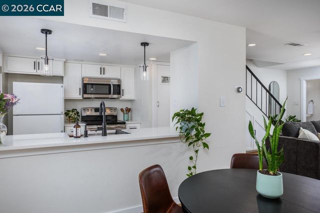 5509 Roundtree Dr E, Concord, CA 94521