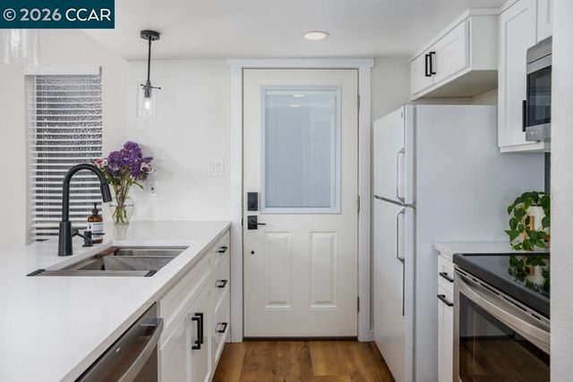 5509 Roundtree Dr E, Concord, CA 94521
