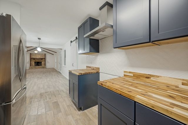 301 Hillcrest Drive, Midlothian, TX 76065