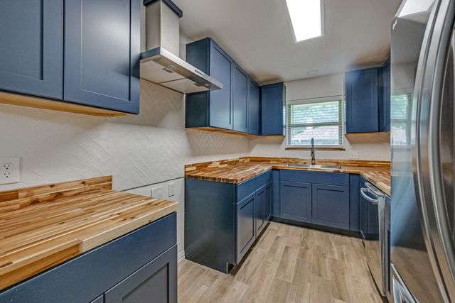 301 Hillcrest Drive, Midlothian, TX 76065