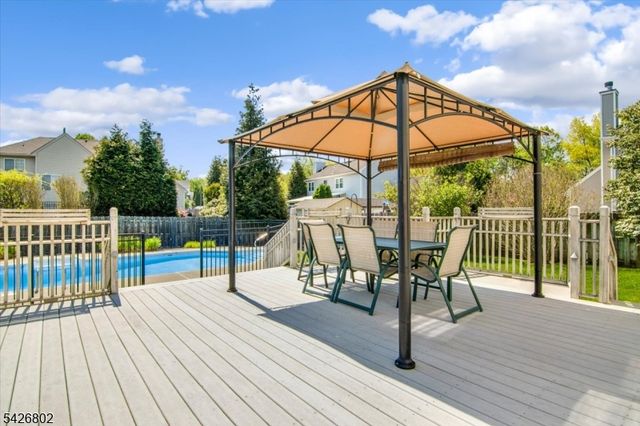 27 Country Lake Dr, Jefferson Twp., NJ 07438