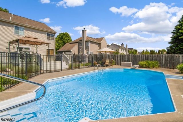 27 Country Lake Dr, Jefferson Twp., NJ 07438