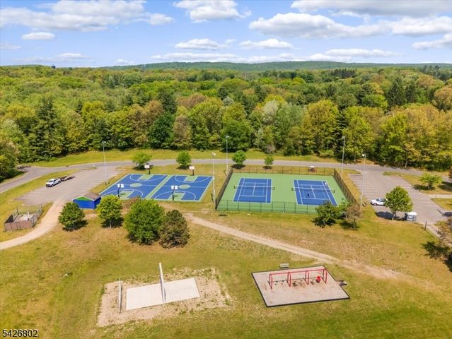 27 Country Lake Dr, Jefferson Twp., NJ 07438