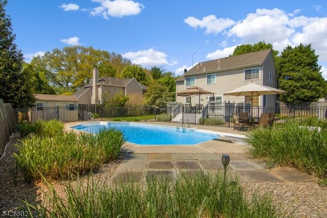 27 Country Lake Dr, Jefferson Twp., NJ 07438