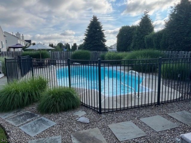 27 Country Lake Dr, Jefferson Twp., NJ 07438