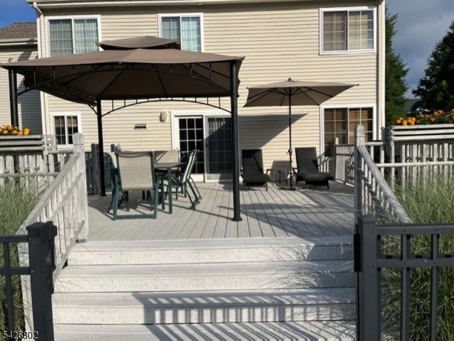 27 Country Lake Dr, Jefferson Twp., NJ 07438