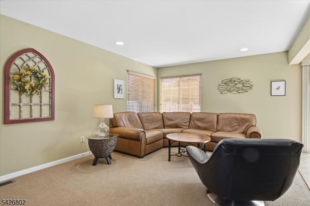 27 Country Lake Dr, Jefferson Twp., NJ 07438