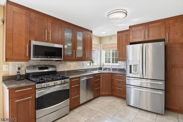 27 Country Lake Dr, Jefferson Twp., NJ 07438