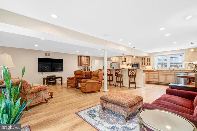 4217 SCOTLAND RD, Alexandria, VA 22309